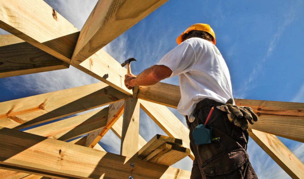 Post-grads and tradies perform better by 25 compared to undergraduates
